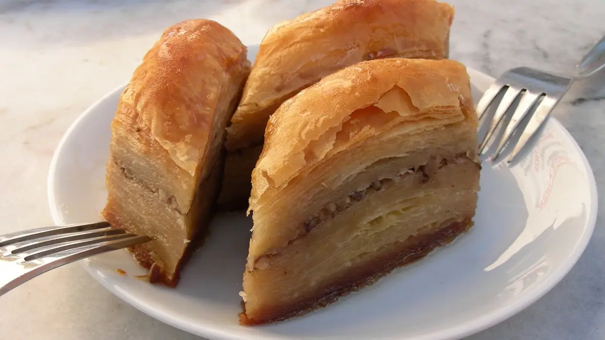 Baguettes Bakes & Cakes – cake shop in Towcester town centre
